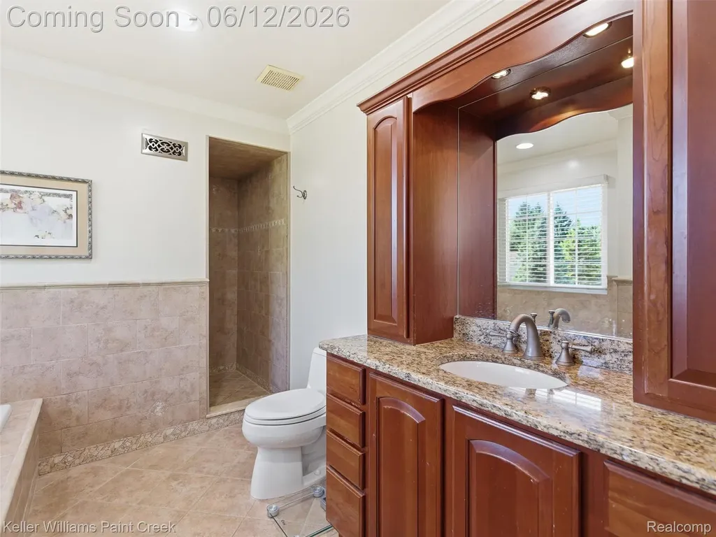 2842 Manorwood Drive Troy City MI 48085