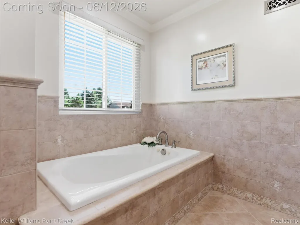 2842 Manorwood Drive Troy City MI 48085