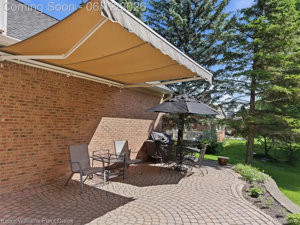 2842 Manorwood Drive Troy City MI 48085
