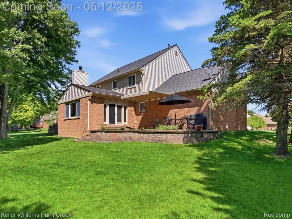2842 Manorwood Drive Troy City MI 48085