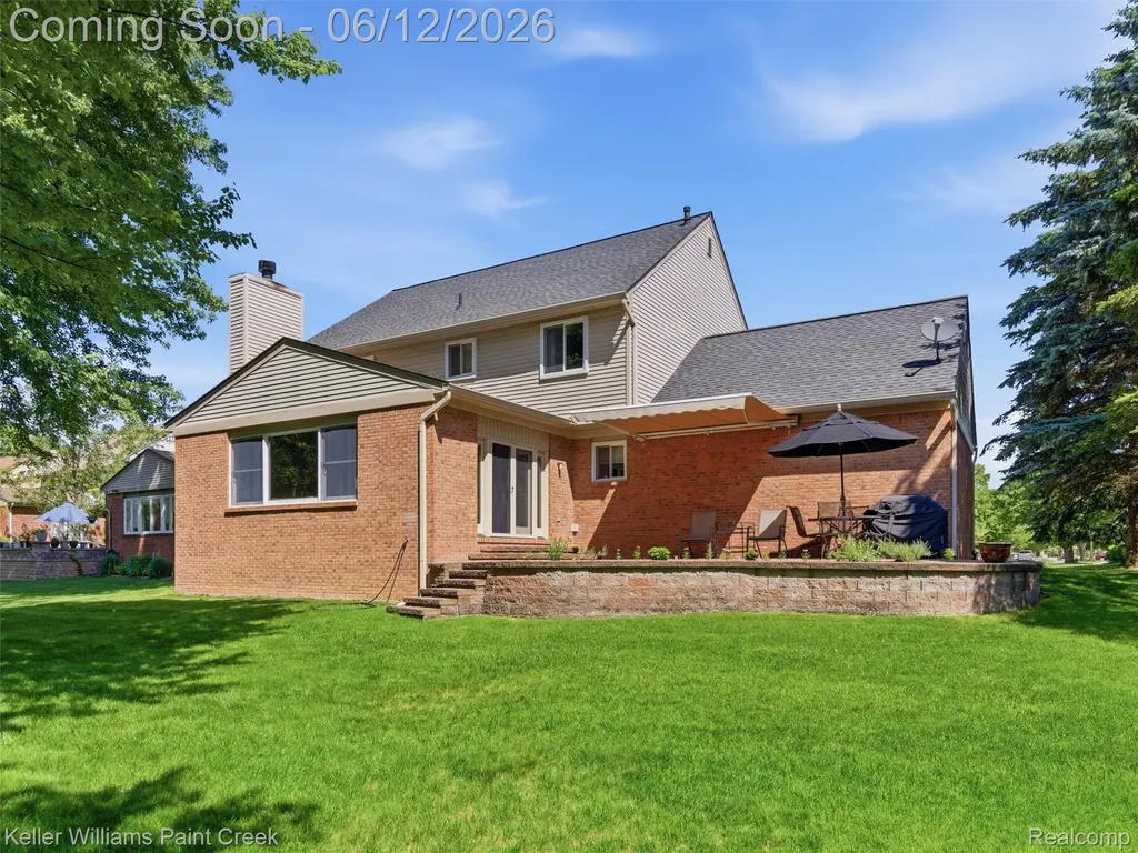 2842 Manorwood Drive Troy City MI 48085