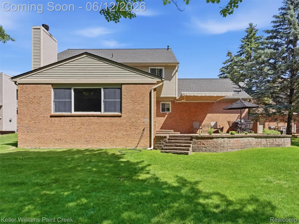 2842 Manorwood Drive Troy City MI 48085