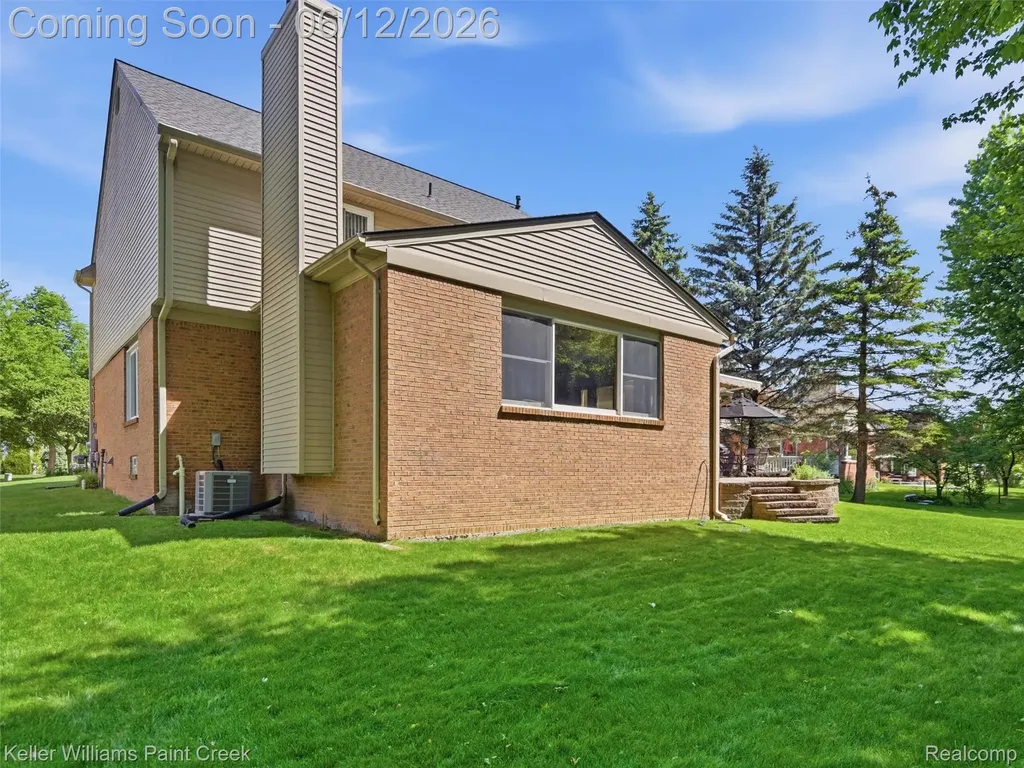 2842 Manorwood Drive Troy City MI 48085
