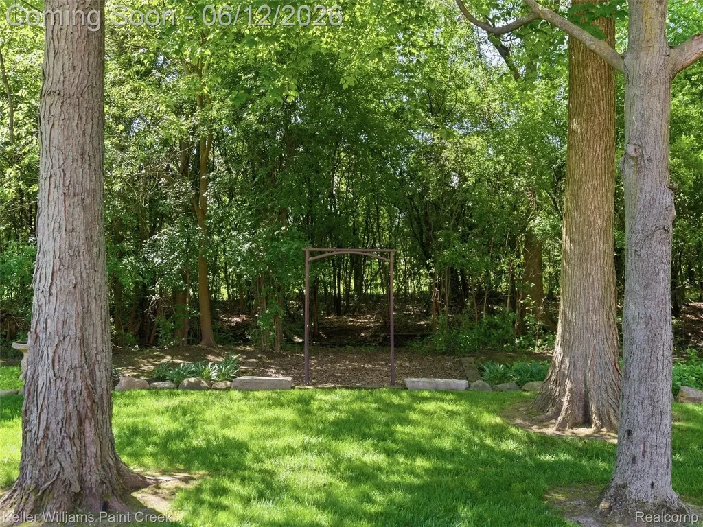 2842 Manorwood Drive Troy City MI 48085