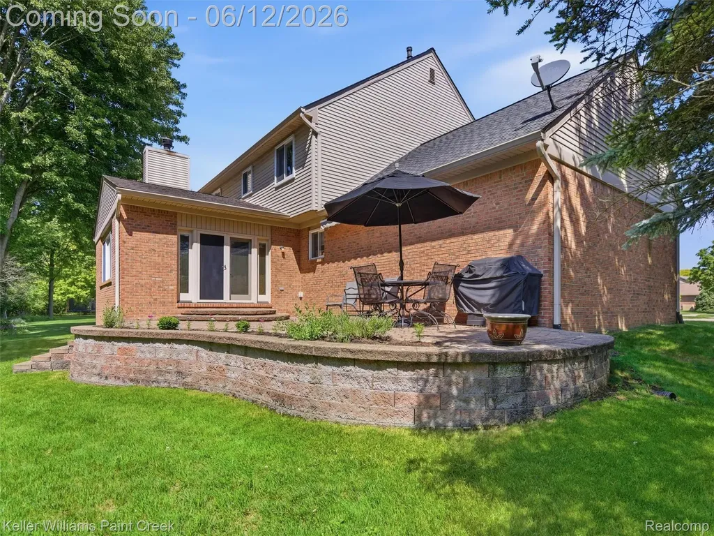2842 Manorwood Drive Troy City MI 48085