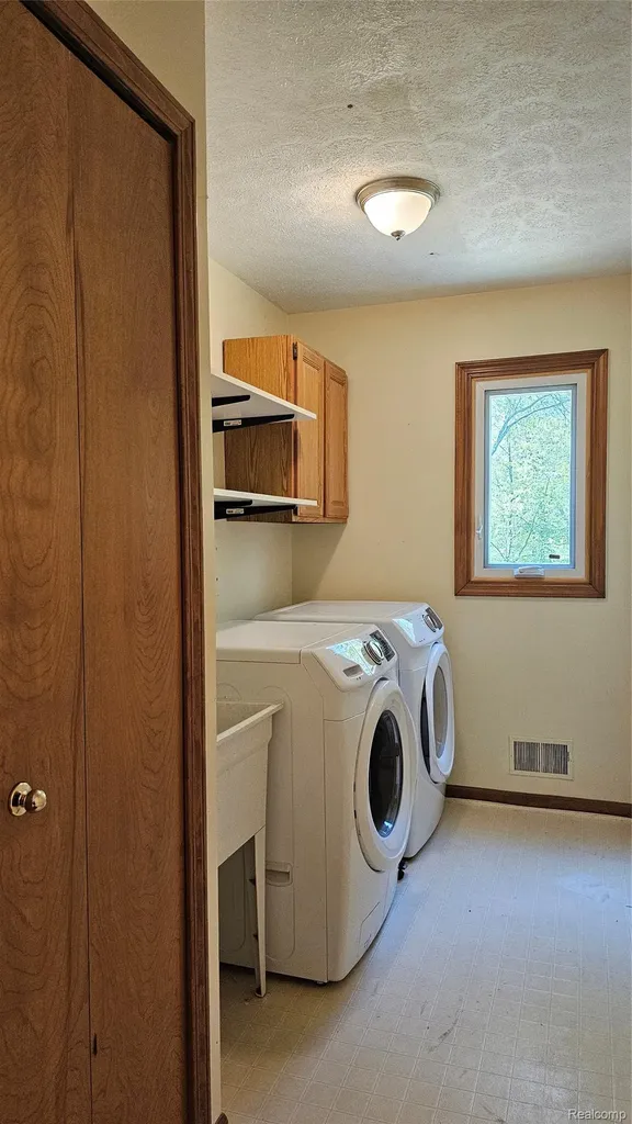 6790 Hinchey Road Putnam Township MI 48169