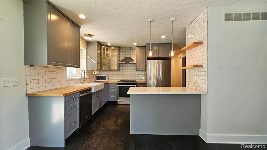 6790 Hinchey Road Putnam Township MI 48169