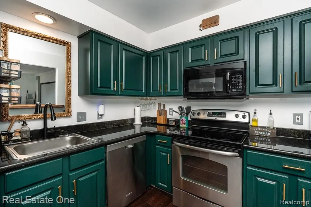 1121 Tienken Court Rochester Hills City MI 48306
