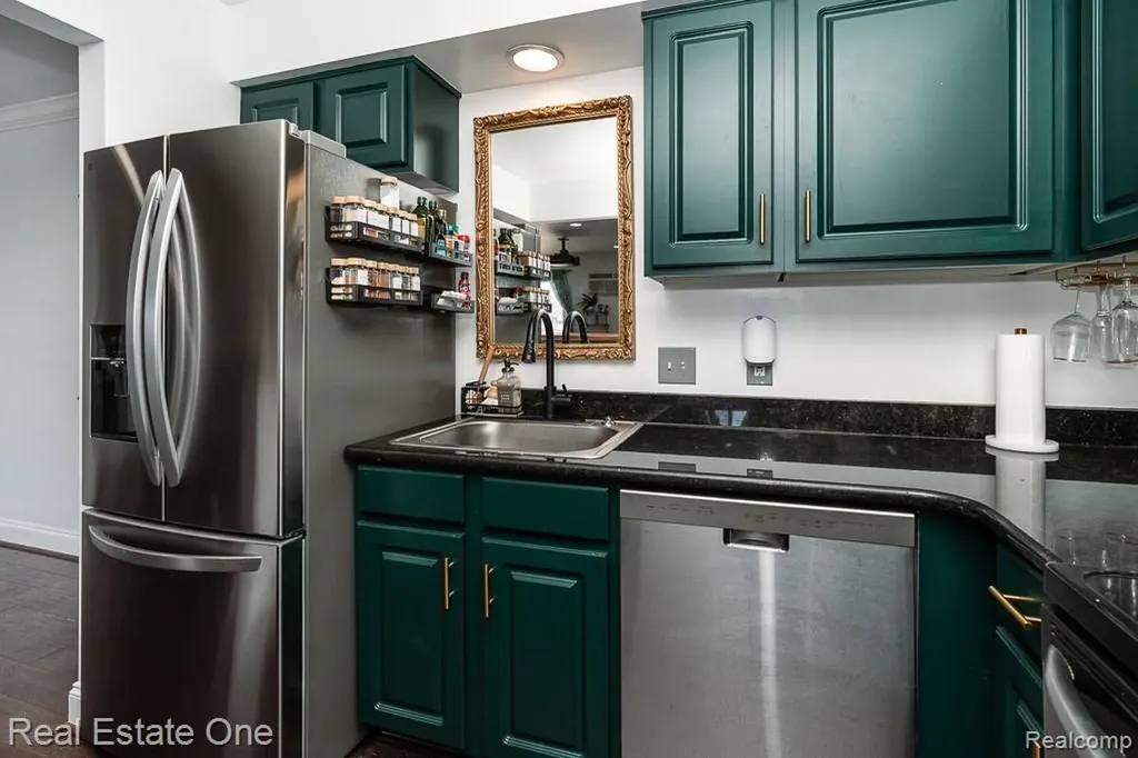 1121 Tienken Court Rochester Hills City MI 48306