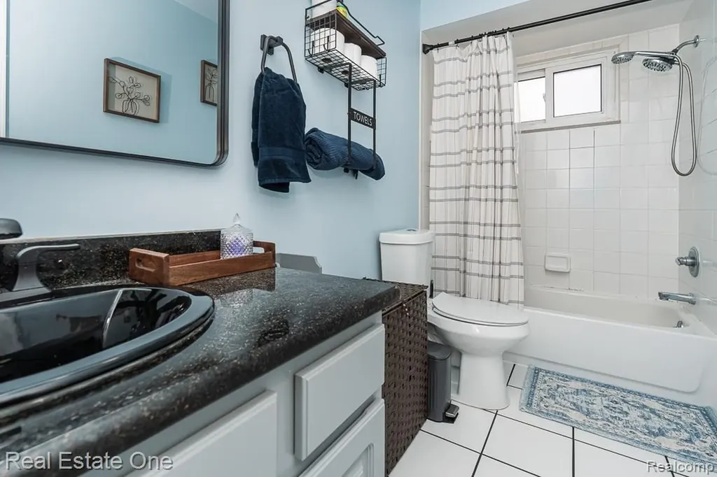 1121 Tienken Court Rochester Hills City MI 48306