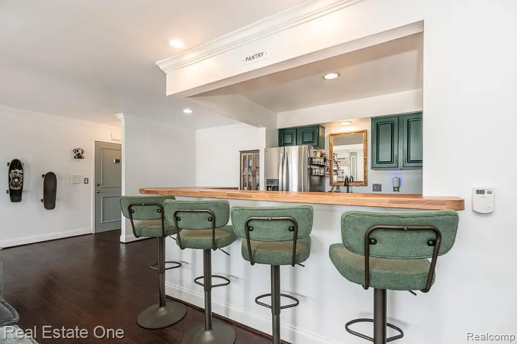 1121 Tienken Court Rochester Hills City MI 48306