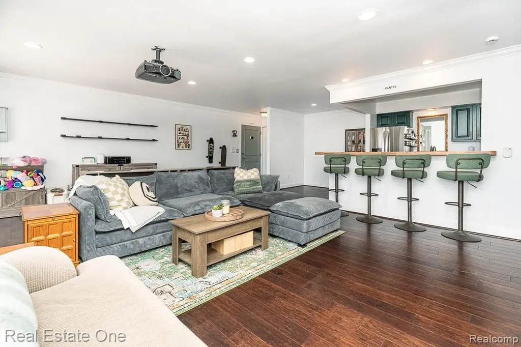 1121 Tienken Court Rochester Hills City MI 48306