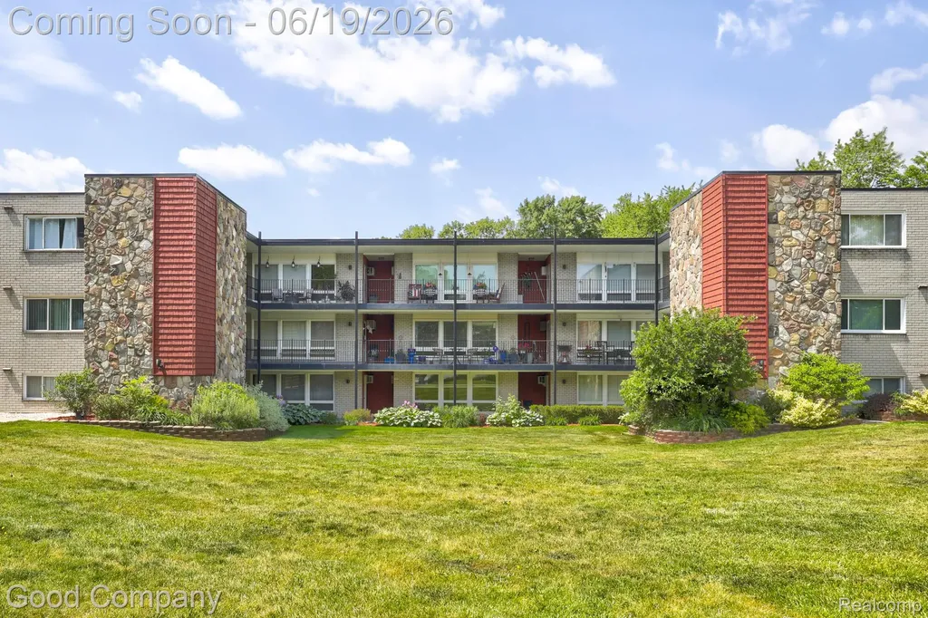 4345 Crooks Road Royal Oak City MI 48073