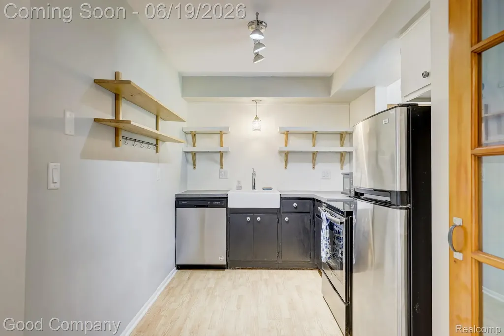4345 Crooks Road Royal Oak City MI 48073
