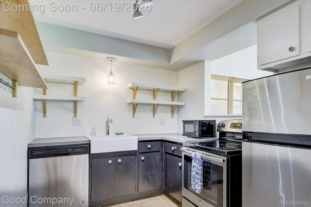 4345 Crooks Road Royal Oak City MI 48073