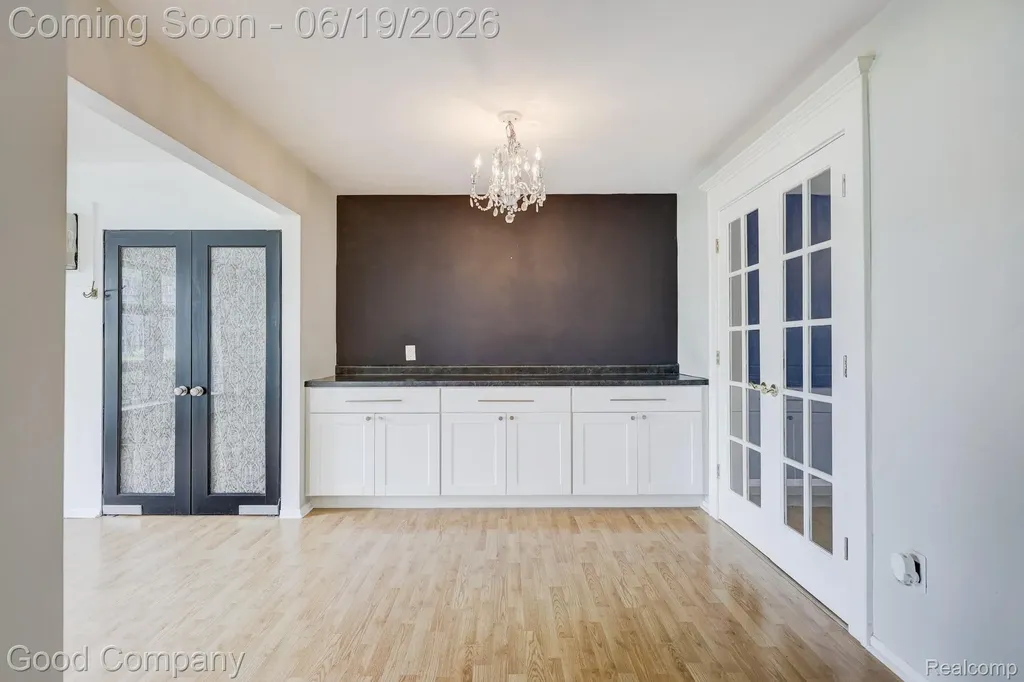 4345 Crooks Road Royal Oak City MI 48073