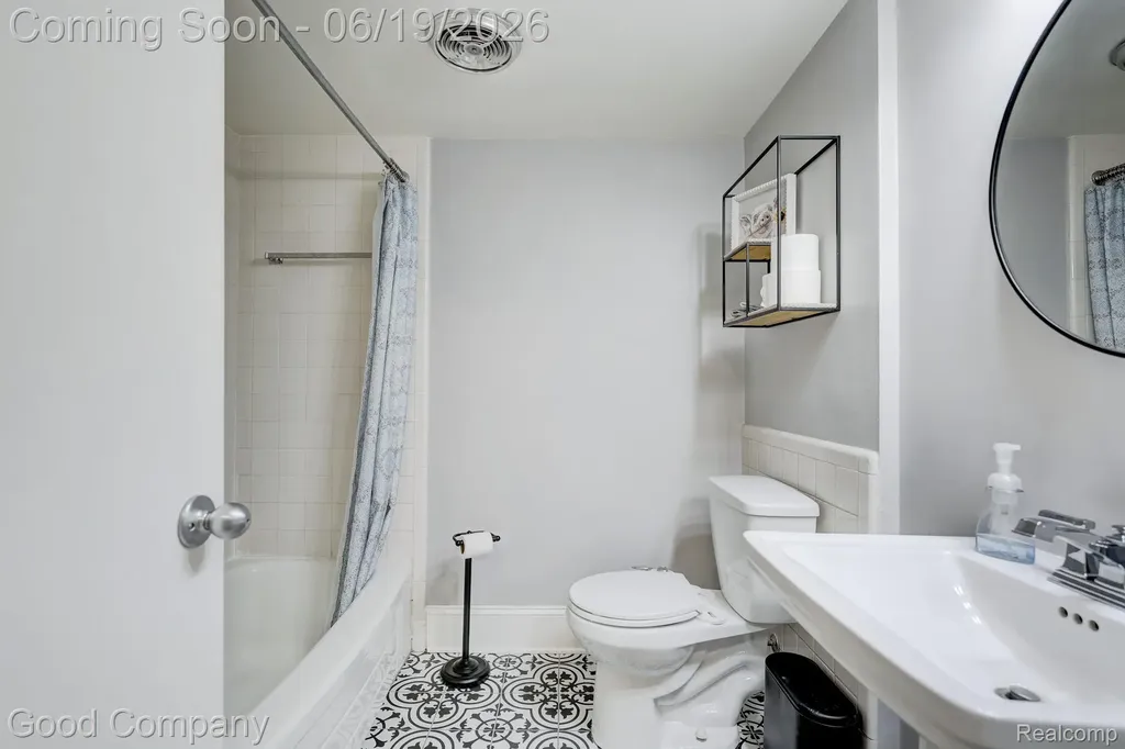 4345 Crooks Road Royal Oak City MI 48073