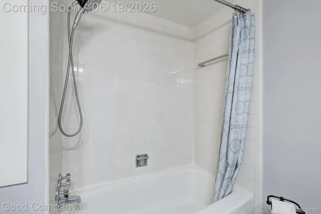 4345 Crooks Road Royal Oak City MI 48073