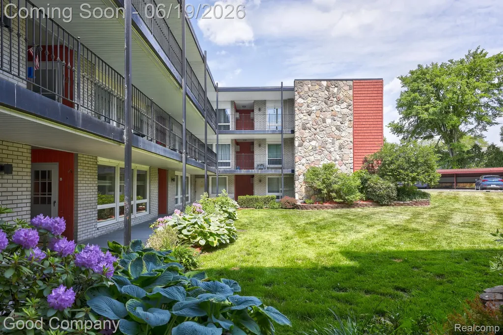 4345 Crooks Road Royal Oak City MI 48073