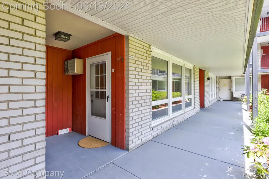 4345 Crooks Road Royal Oak City MI 48073