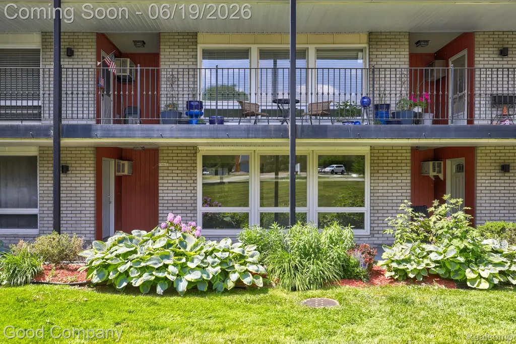 4345 Crooks Road Royal Oak City MI 48073