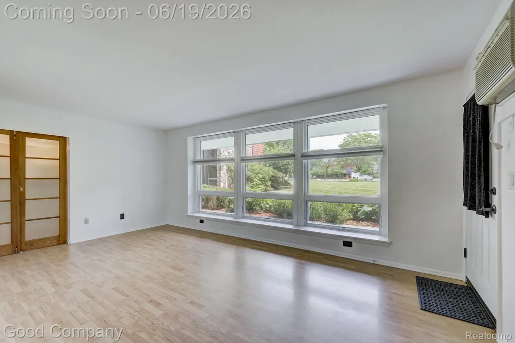 4345 Crooks Road Royal Oak City MI 48073