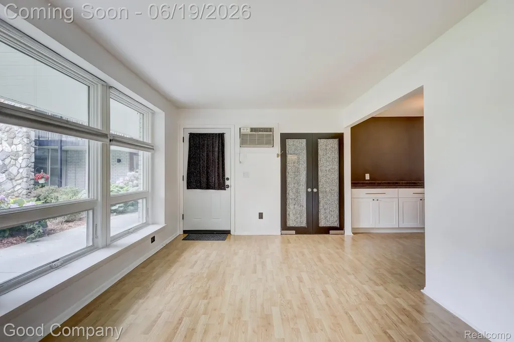 4345 Crooks Road Royal Oak City MI 48073