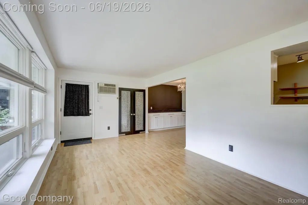 4345 Crooks Road Royal Oak City MI 48073