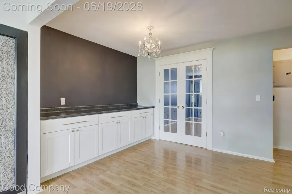 4345 Crooks Road Royal Oak City MI 48073