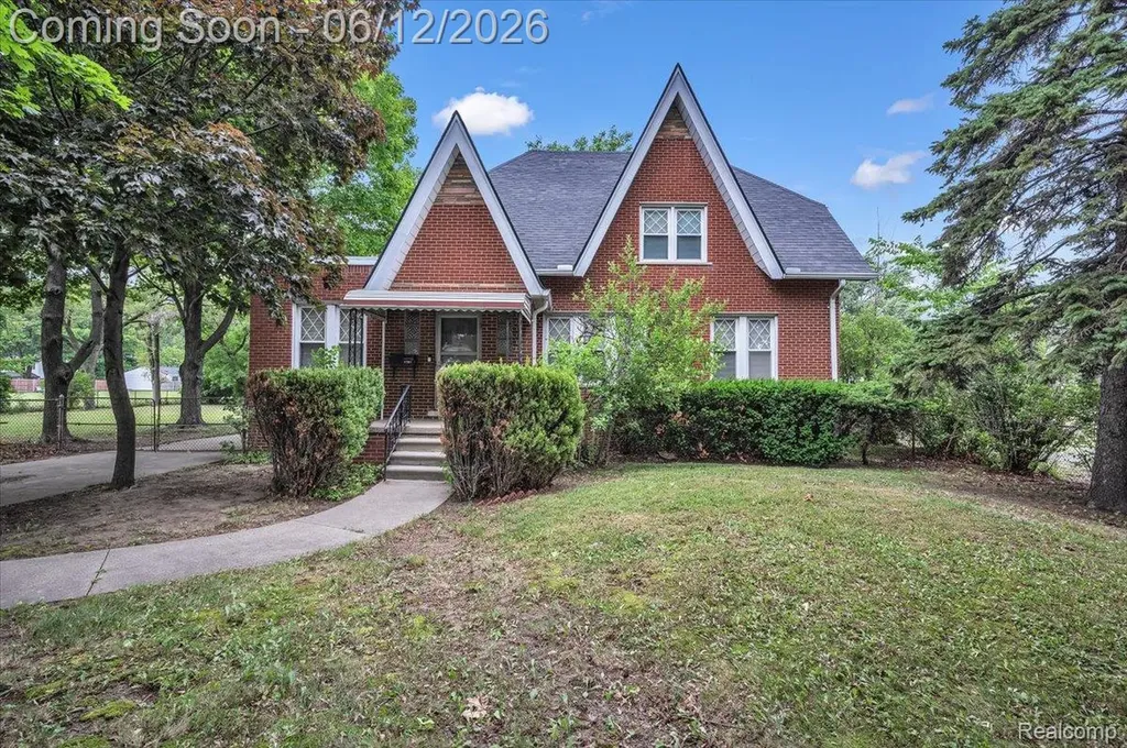 17321 E 11 Mile Road Roseville City MI 48066