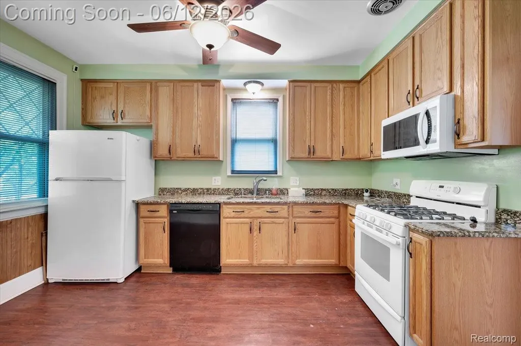 17321 E 11 Mile Road Roseville City MI 48066
