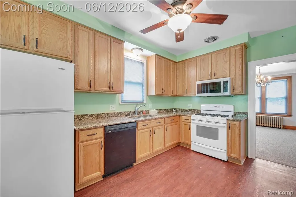 17321 E 11 Mile Road Roseville City MI 48066
