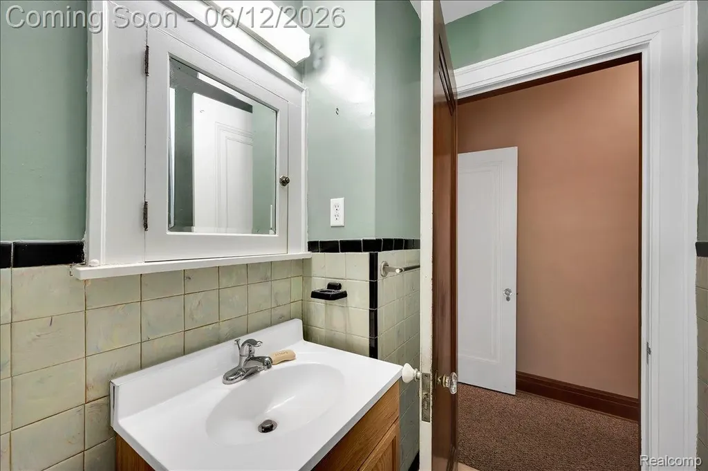 17321 E 11 Mile Road Roseville City MI 48066