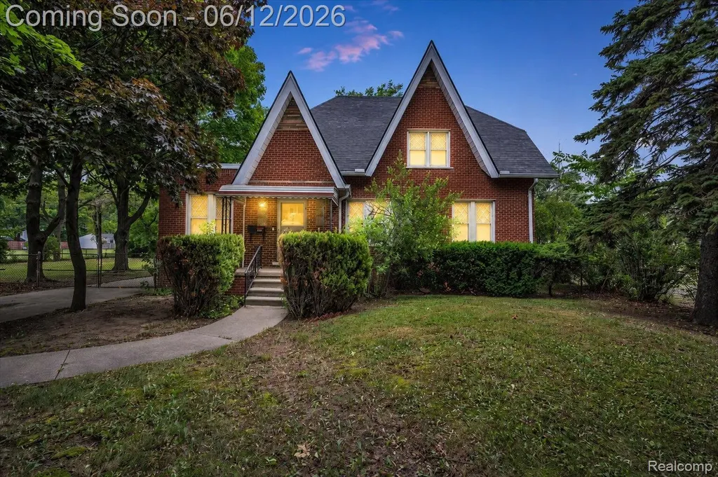 17321 E 11 Mile Road Roseville City MI 48066