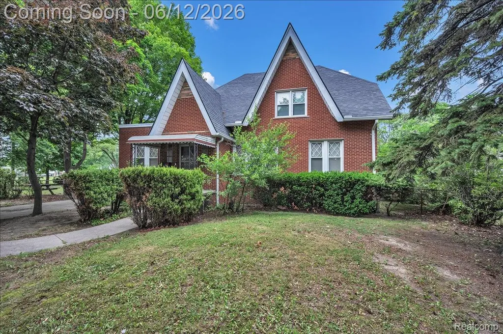 17321 E 11 Mile Road Roseville City MI 48066