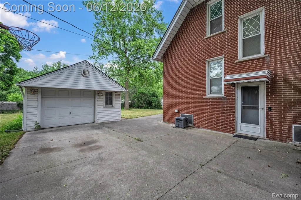 17321 E 11 Mile Road Roseville City MI 48066