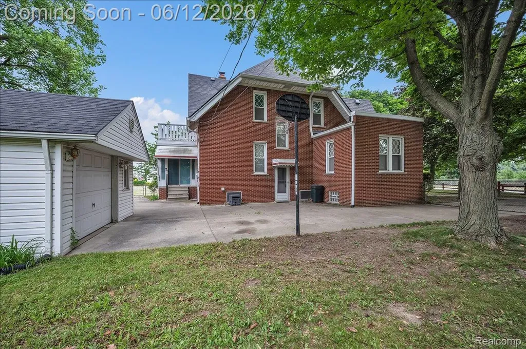 17321 E 11 Mile Road Roseville City MI 48066