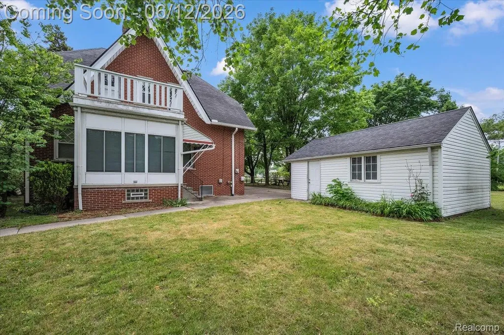 17321 E 11 Mile Road Roseville City MI 48066