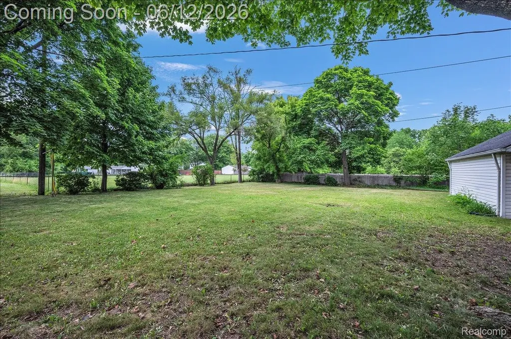 17321 E 11 Mile Road Roseville City MI 48066