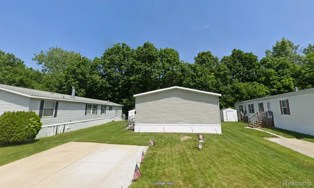 4229 Hillary Creek Burton City MI 48519