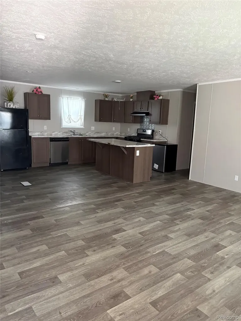 4229 Hillary Creek Burton City MI 48519