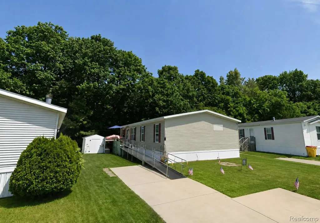 4229 Hillary Creek Burton City MI 48519