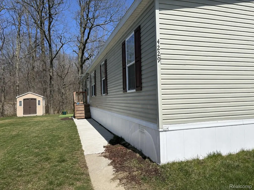 4229 Hillary Creek Burton City MI 48519