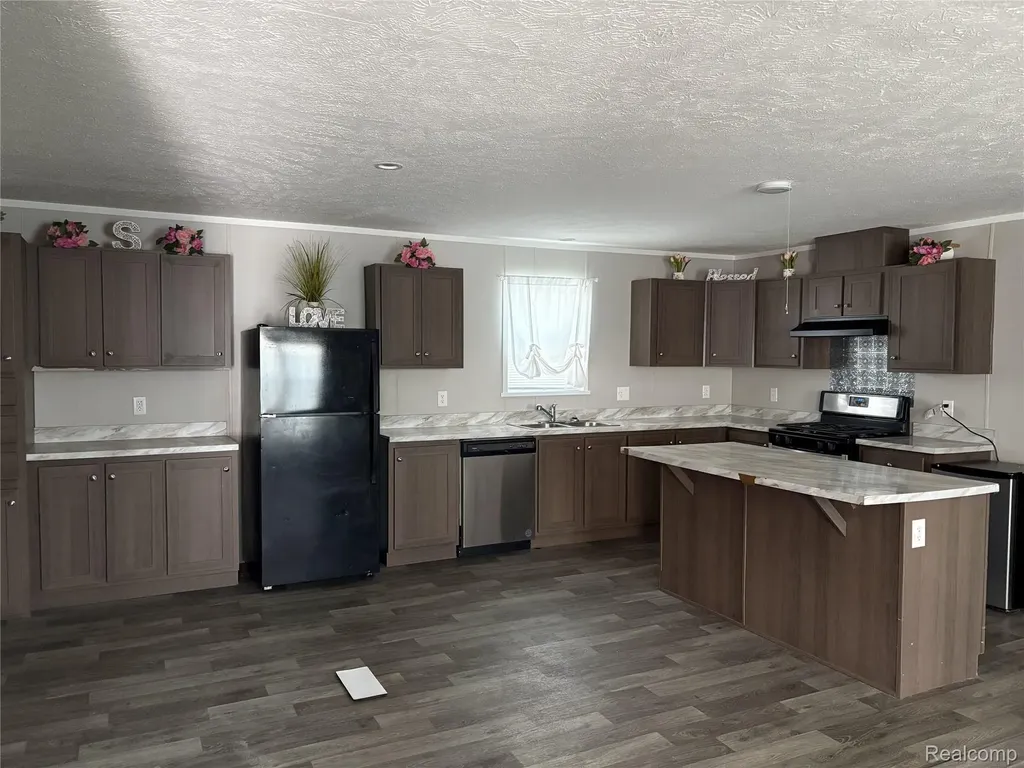 4229 Hillary Creek Burton City MI 48519
