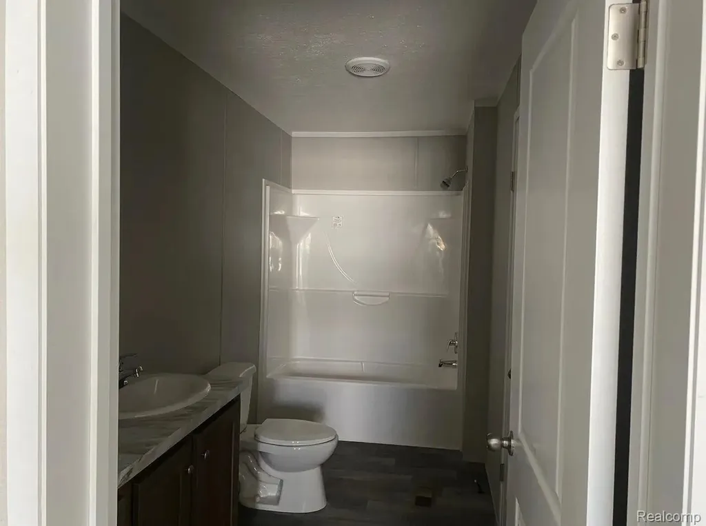 4229 Hillary Creek Burton City MI 48519