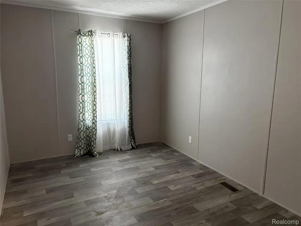 4229 Hillary Creek Burton City MI 48519