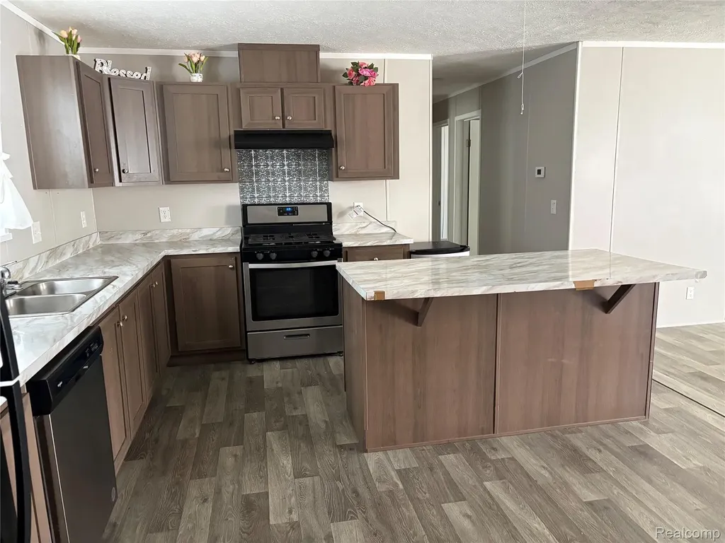 4229 Hillary Creek Burton City MI 48519