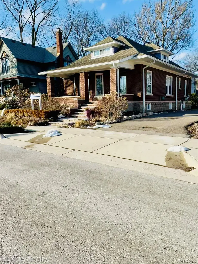 33432 Oakland Street Farmington City MI 48335