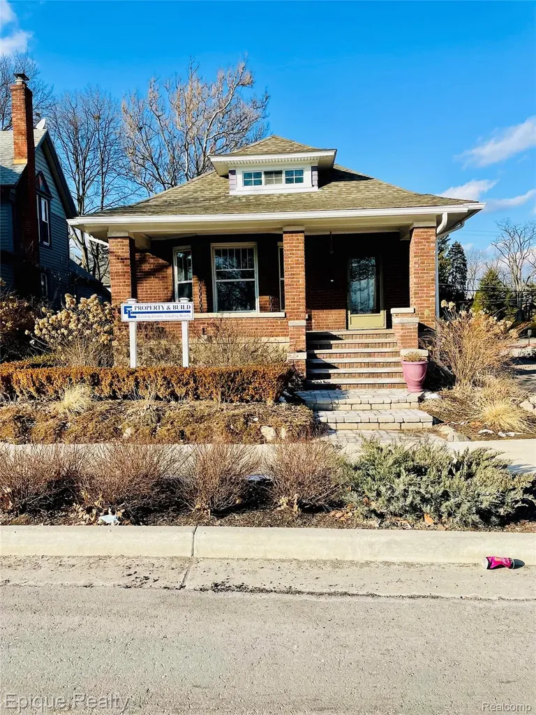 33432 Oakland Street Farmington City MI 48335