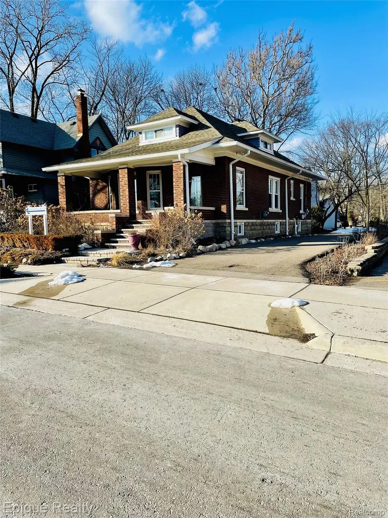 33432 Oakland Street Farmington City MI 48335